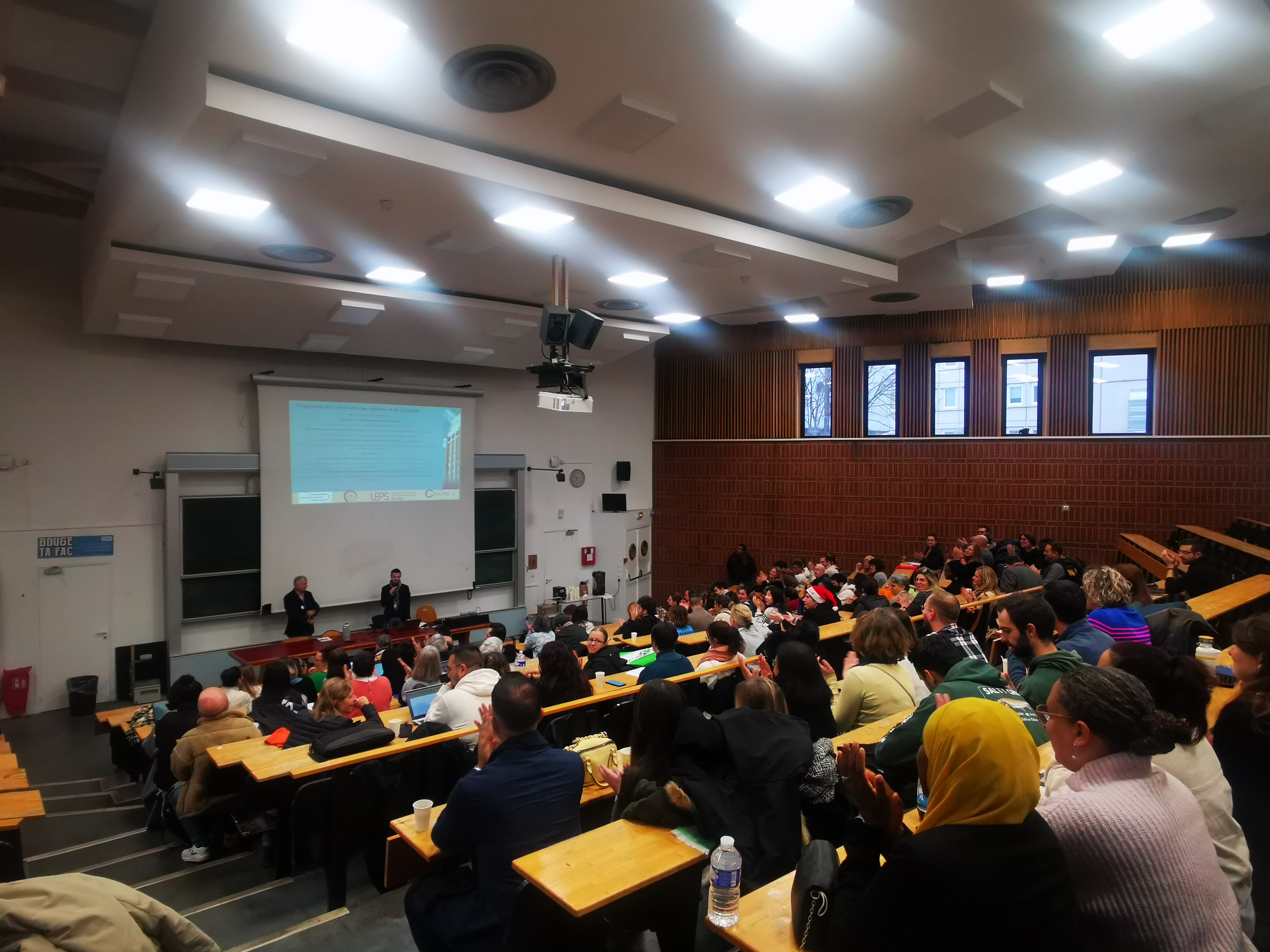 C'est aujourd'hui la Journée de cérémonie des diplômé(e)s du LEPS ! Félicitations à eux ! 